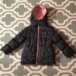 COPY - 4 Girls puffer coat black w/ gray hearts pink zip